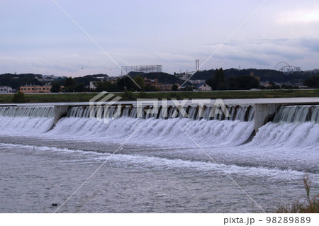 多摩川の二ヶ領上河原堰堤 98289889