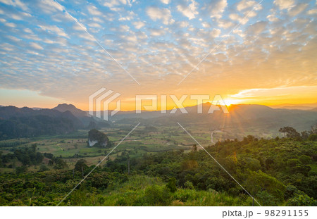 The scenery of Phu Lung ka forest park during the sunrise located in Phayao province of Thailand. 98291155