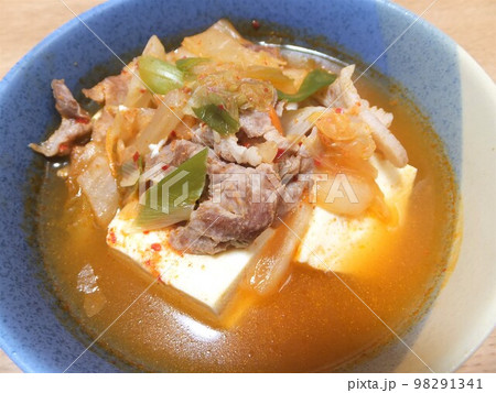 キムチ鍋　キムチ料理 98291341