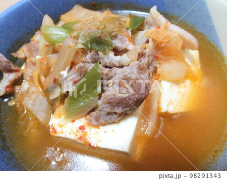 キムチ鍋　キムチ料理 98291343