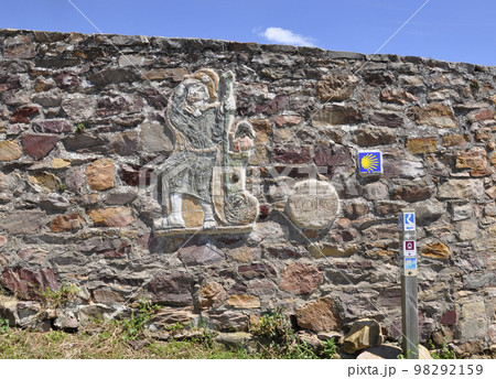 アイビンゲン大修道院（ヒルデガルト）敷地内にあるスペインに続く巡礼路、ホタテ貝はヤコブのシンボル。 98292159