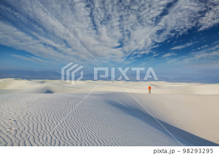 Hike in White sand Hike in White sand 98293295