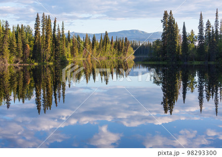 Lake in Canada 98293300