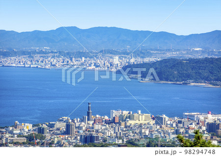 別府湾眺望と別府大分市街地 98294748