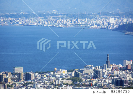 別府湾眺望と別府大分市街地 98294759