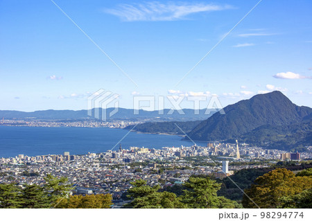 高崎山・別府湾眺望と別府大分市街地 98294774