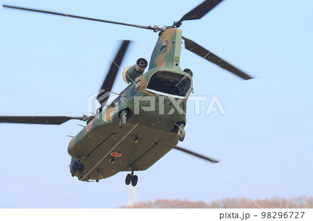 大型輸送ヘリコプター　CH-47J　陸上自衛隊の演習 98296727