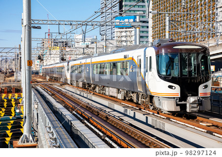 【名古屋駅】名駅に入線する特急ひだ10号 98297124