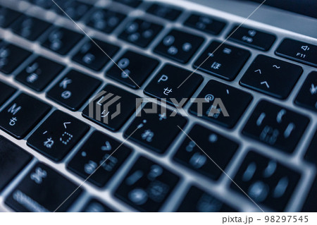 ノートパソコンのキーボード 98297545