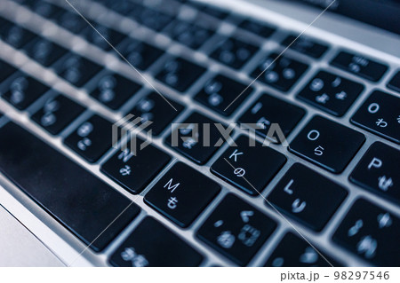 ノートパソコンのキーボード 98297546