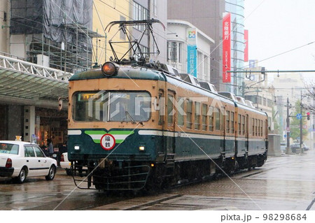 【福井鉄道】福武線 200形（市役所前駅〜福井駅） 98298684