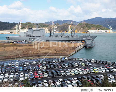 赤れんがパーク駐車場の向こうに護衛艦「ましゅう」 京都府舞鶴市余部下 赤れんがパーク駐車場の向こうに護衛艦「ましゅう」 京都府舞鶴市余部下 98298994