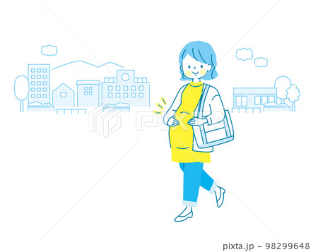 街の中を散歩する笑顔の妊婦さん 98299648