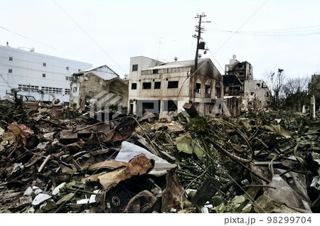 阪神大震災後の白黒写真を着色した写真 阪神大震災後の白黒写真を着色した写真 98299704
