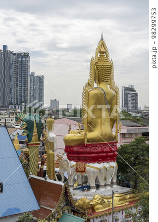 タイの仏像とバンコクの景色の写真素材 [98299753] - PIXTA