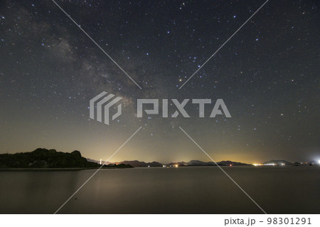 初夏の瀬戸内の星景色 しまなみから昇る天の川 ソフトフィルター 初夏の瀬戸内の星景色 しまなみから昇る天の川 ソフトフィルター 98301291