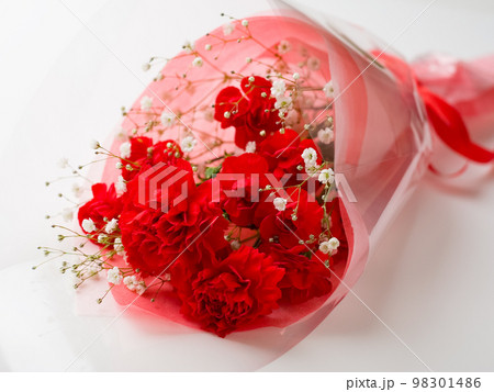 カーネーションの花束 98301486