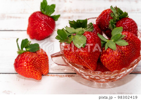 完熟したあまおう苺 完熟したあまおう苺 98302419