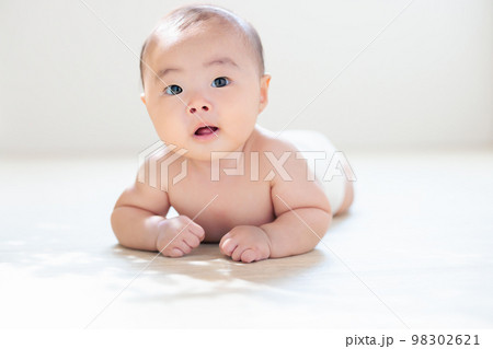 うつ伏せができるようになった赤ちゃん タミータイム 首すわりが完了した赤ちゃん 確認方法 生後4ヶ月 うつ伏せができるようになった赤ちゃん タミータイム 首すわりが完了した赤ちゃん 確認方法 生後4ヶ月 98302621