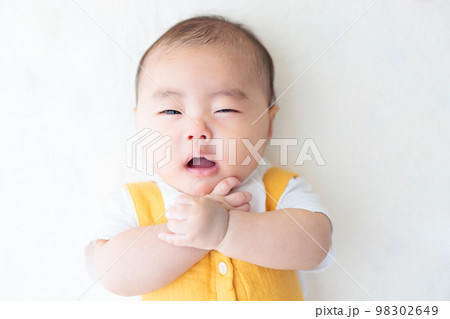 赤ちゃん 表情 赤ちゃん 表情 98302649