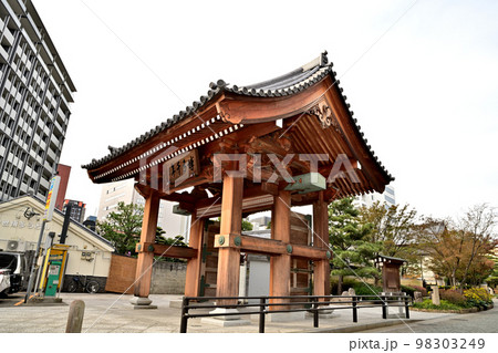 福岡市の風景　博多千年門 98303249