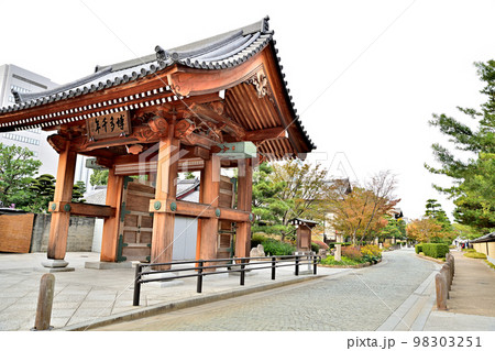 福岡市の風景　博多千年門 98303251