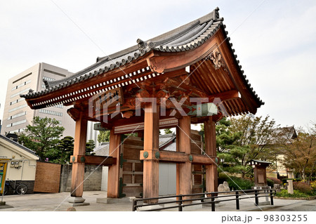 福岡市の風景 博多千年門 福岡市の風景 博多千年門 98303255