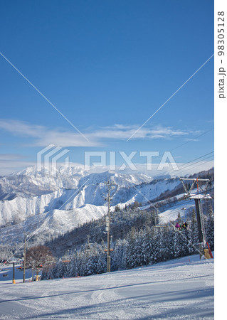 雪山　スキー場からの風景 98305128