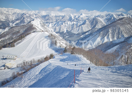 雪山　スキー場からの風景 98305145
