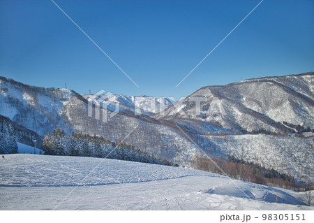 雪山　スキー場からの風景 98305151