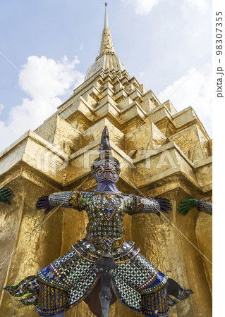 タイ　グランドパレス　鬼の像 98307355
