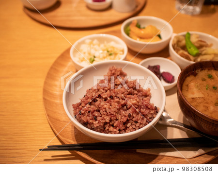 健康志向の食事 健康志向の食事 98308508