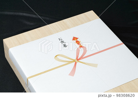 お歳暮 年末の贈り物、日頃の感謝を込めて贈り物をする日本の習慣 お歳暮 年末の贈り物、日頃の感謝を込めて贈り物をする日本の習慣 98308620