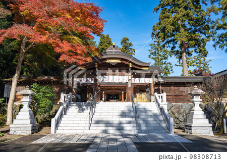 高麗神社神門と紅葉 高麗神社神門と紅葉 98308713