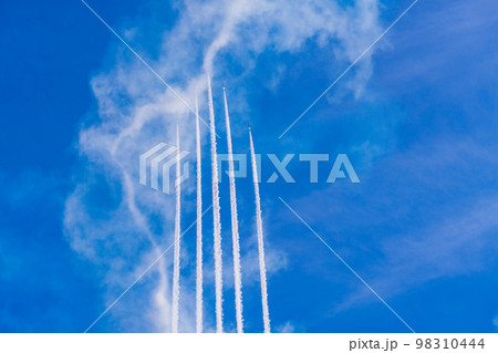 青空イメージ (ブルーインパルス曲技飛行) 青空イメージ (ブルーインパルス曲技飛行) 98310444