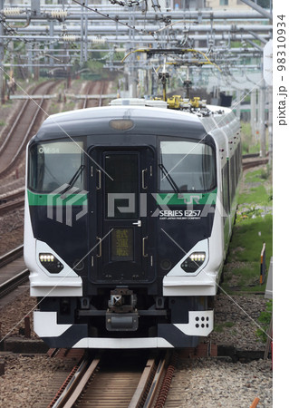 試運転するE257系5500番台大宮車(5両編成:波動用車両) 試運転するE257系5500番台大宮車(5両編成:波動用車両) 98310934