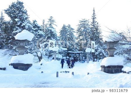 初詣　日本の神社　松が岬公園 98311679