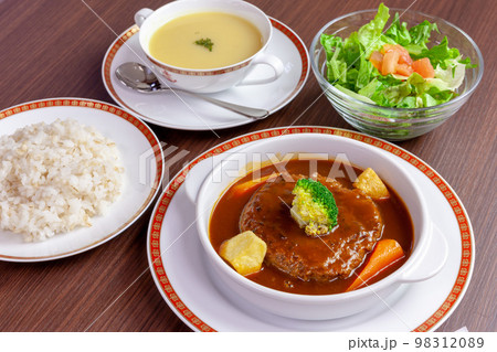 シチューハンバーグ定食 98312089