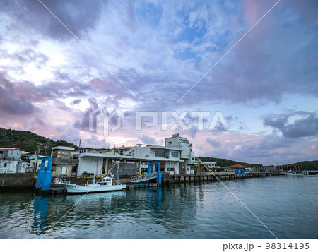 与那国久部良漁港 98314195