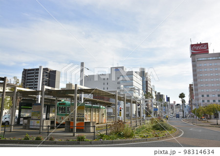 【高知県高知市】路面電車が走る都市風景 【高知県高知市】路面電車が走る都市風景 98314634