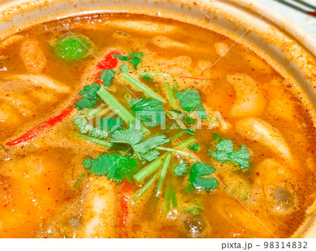 タイ料理：トムヤムクン 98314832