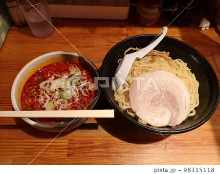 新小岩にある「こってりらーめんせきやけ」の辛旨つけ麺 98315118