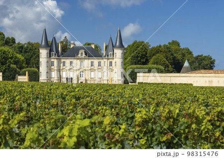 Chateau Pichon Longueville Baron, Medoc, France Chateau Pichon Longueville Baron, Medoc, France 98315476