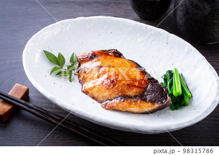 鰤の照り焼き 鰤の照り焼き 98315786