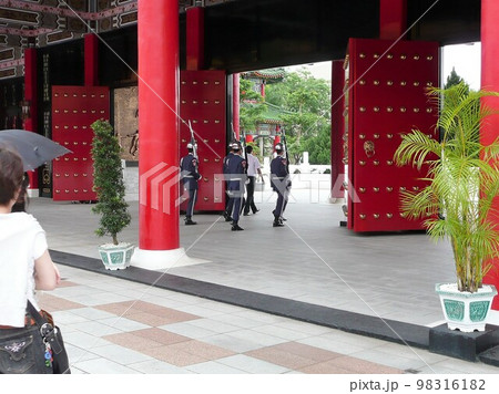 台湾台北 忠烈祠 衛兵交代 台湾台北 忠烈祠 衛兵交代 98316182