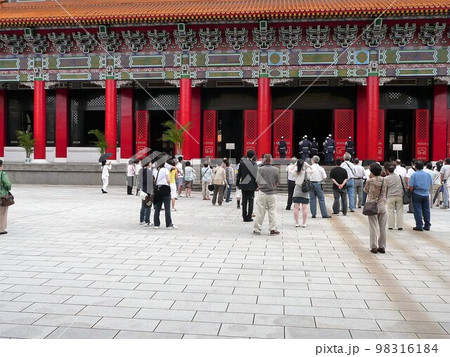 台湾台北 忠烈祠大殿 衛兵交代 台湾台北 忠烈祠大殿 衛兵交代 98316184