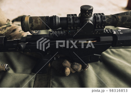 Close up picture of an optical rifle Close up picture of an optical rifle 98316853