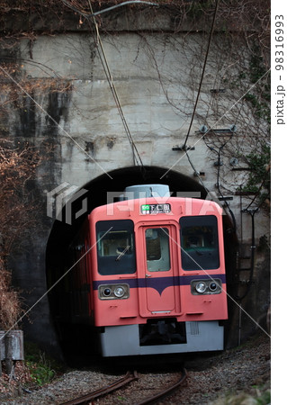 下仁田の渓谷を走る上信電鉄700形電車(上信リバイバルカラー)_2022/12/17撮影 98316993