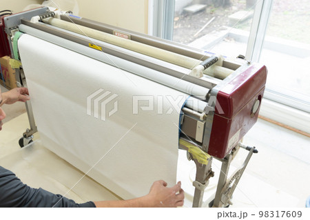 自動壁紙糊付機 98317609