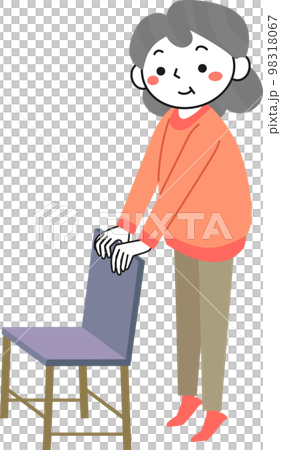 椅子につかまってかかと上げの運動をするシニア女性 98318067